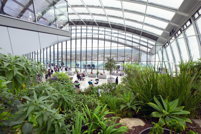City of London, Ηνωμένο Βασίλειο 23 Απριλίου 2018: Ο Skygarden, ο εσωτερικός κήπος στην οδό Φέντσερτς στο Λονδίνο στοκ φωτογραφίες City of London, Ηνωμένο Βασίλειο 23 Απριλίου 2018: Ο Skygarden, ο εσωτερικός κήπος στην οδό Φέντσερτς στο Λονδίνο στοκ φωτογραφίες