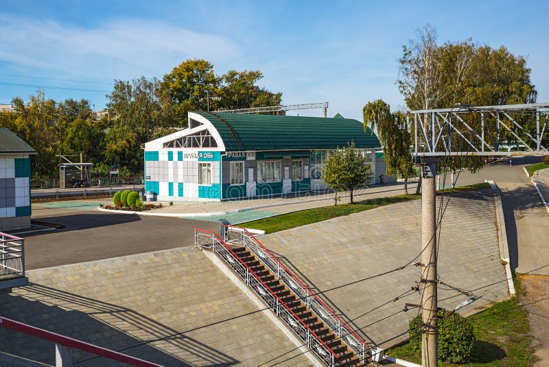 Правая обь западный. Станция Обь Новосибирск. Правая Обь вокзал. Вокзал правая Обь Новосибирск. Железнодорожной станции «Обь» Новисибирск.