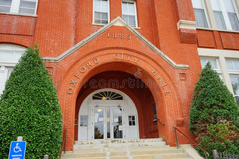 Oxford court house editorial image. Image of clouds, america 62328690