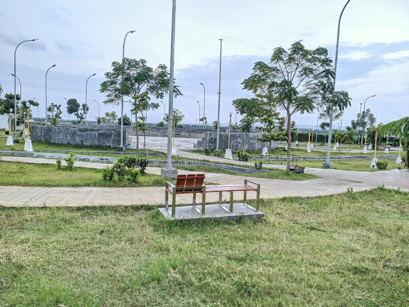 View of Small Apartment Dining Trends with White Leather Chairs