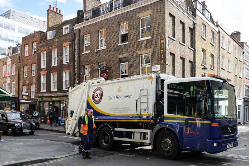 27 6 2022 City of Westminster Veolia Refuse Lorry in Central London