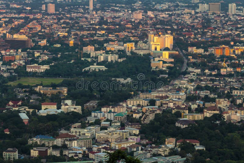 Cityscape av den Chiang Mai staden, Thailand fr?n siktspunkten fotografering för bildbyråer Cityscape av den Chiang Mai staden, Thailand fr?n siktspunkten fotografering för bildbyråer