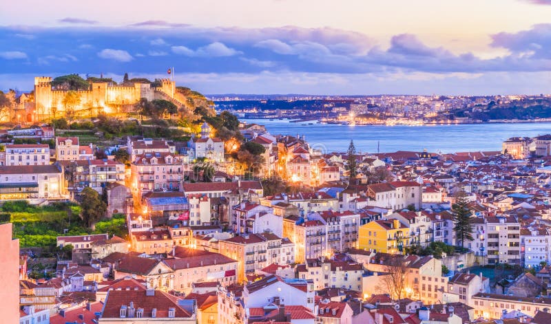 Cityscape av Lissabon på skymning, Portugal
