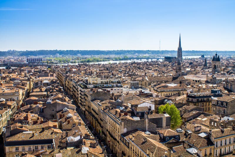 Luftaufnahme der Stadt Bordeaux in Frankreich.