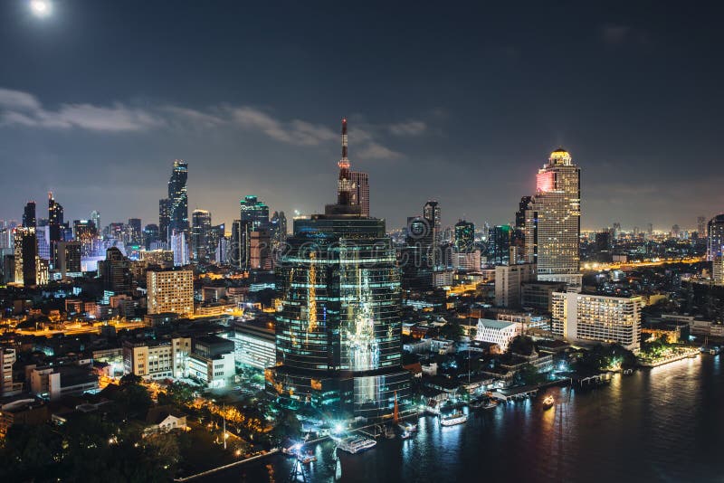 Cityscape de stad in De stedelijke horizon Bangkok, Thailand van de nachtstad royalty-vrije stock afbeeldingen Cityscape de stad in De stedelijke horizon Bangkok, Thailand van de nachtstad royalty-vrije stock afbeeldingen