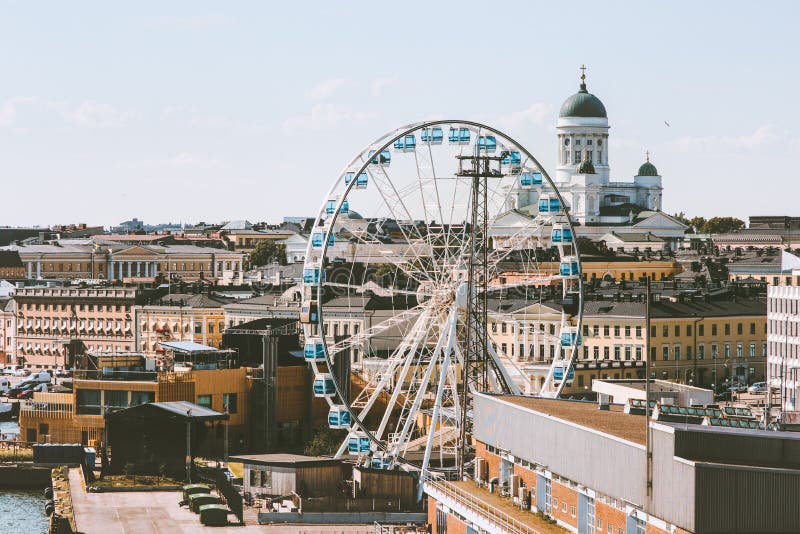 Cityscape för gränsmärken för flyg- sikt för Helsingfors stad touristic central populär royaltyfri foto Cityscape för gränsmärken för flyg- sikt för Helsingfors stad touristic central populär royaltyfri foto