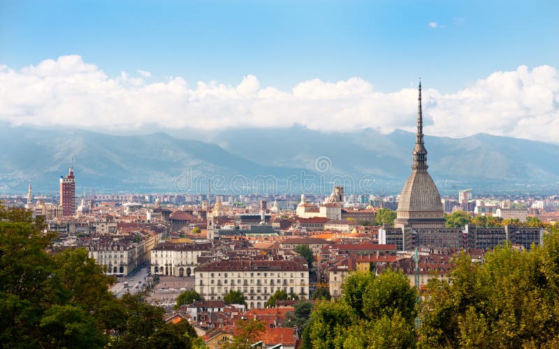 Paisaje urbano de Turín ()  presente lunar a Alpes en.