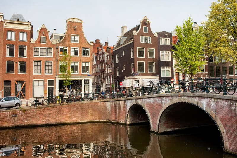 Ciudad De Amsterdam En Holanda Foto de archivo - Imagen de atracción