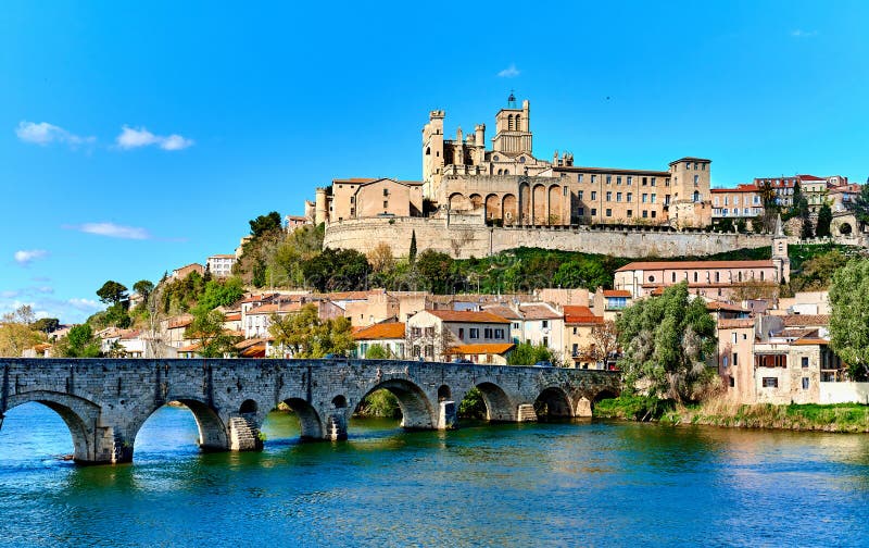 Ciudad de Beziers francia imagen de archivo libre de regalías