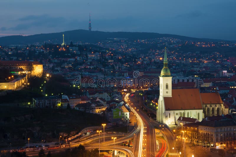 Ciudad de Bratislava - visión desde el puente imagenes de archivo Ciudad de Bratislava - visión desde el puente imagenes de archivo