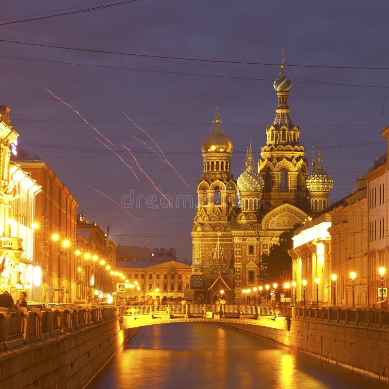 Ciudad de la noche Canales de St Petersburg