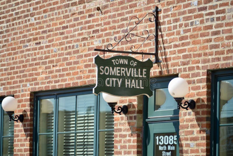 Ciudad De Somerville Tennessee City Hall Foto editorial Imagen de