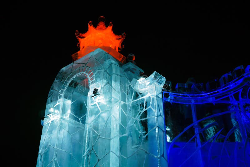 Ciudad del hielo del Año Nuevo en la noche imagen de archivo libre de regalías Ciudad del hielo del Año Nuevo en la noche imagen de archivo libre de regalías