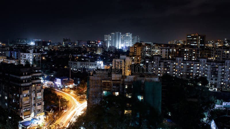 ciudad en la noche con los edificios foto de archivo libre de regalías ciudad en la noche con los edificios foto de archivo libre de regalías