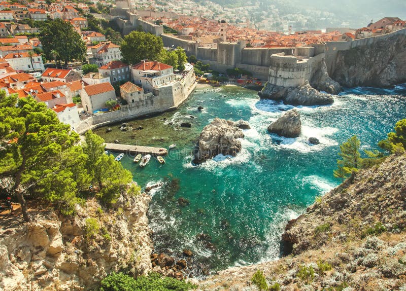 Ciudad vieja en Europa en costa del mar adriático dubrovnik Croacia imágenes de archivo libres de regalías Ciudad vieja en Europa en costa del mar adriático dubrovnik Croacia imágenes de archivo libres de regalías