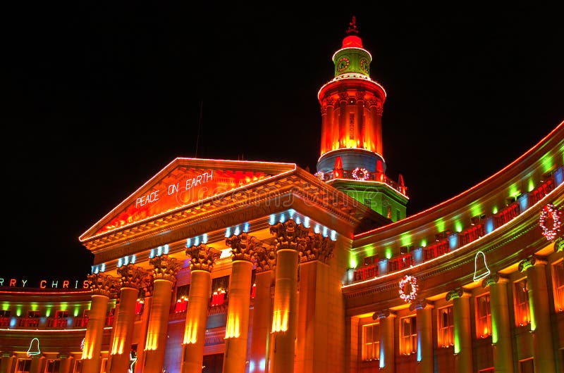 Ciudad y condado de las luces del día de fiesta del edificio de Denver imágenes de archivo libres de regalías Ciudad y condado de las luces del día de fiesta del edificio de Denver imágenes de archivo libres de regalías