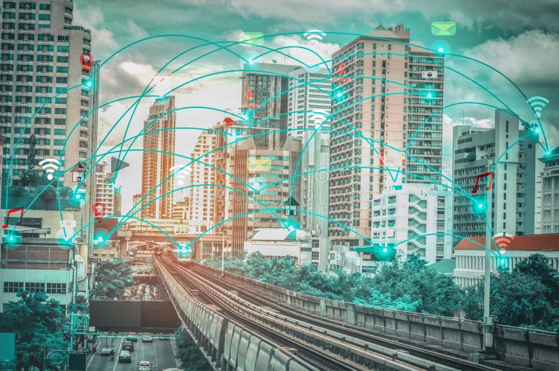 Ciudad y Internet elegantes del concepto IOT de la red de comunicaciones de la radio de la cosa, con la conveniencia imágenes de archivo libres de regalías Ciudad y Internet elegantes del concepto IOT de la red de comunicaciones de la radio de la cosa, con la conveniencia imágenes de archivo libres de regalías