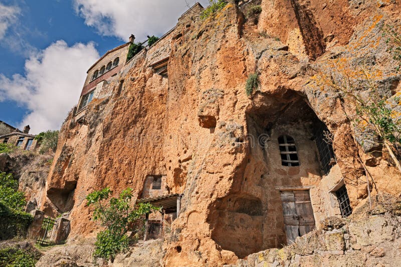  ,,, la roca de colina dónde eso él era construido municipio cueva a bodegas.