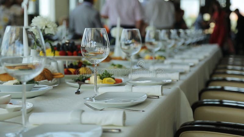 Ciérrese encima de la vista de la tabla de banquete servida para la celebración