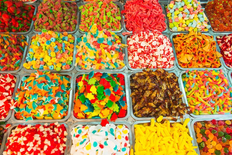 Ciérrese encima de la vista de diversos caramelos coloridos clasificados de la jalea de la forma en mercado en Tel Aviv, Israel F fotos de archivo libres de regalías Ciérrese encima de la vista de diversos caramelos coloridos clasificados de la jalea de la forma en mercado en Tel Aviv, Israel F fotos de archivo libres de regalías