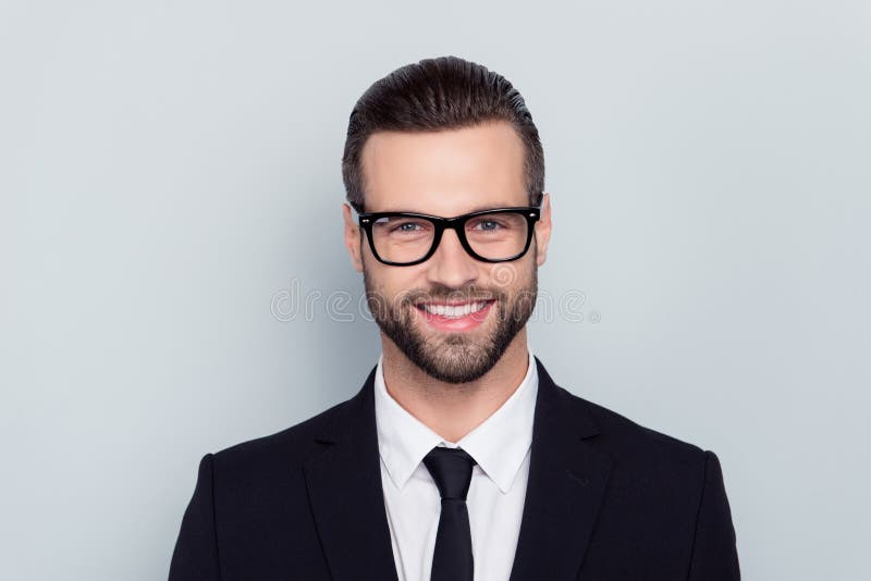 Ciérrese encima del retrato del uno mismo-uno confiado alegre delicioso alegre imagen de archivo libre de regalías Ciérrese encima del retrato del uno mismo-uno confiado alegre delicioso alegre imagen de archivo libre de regalías
