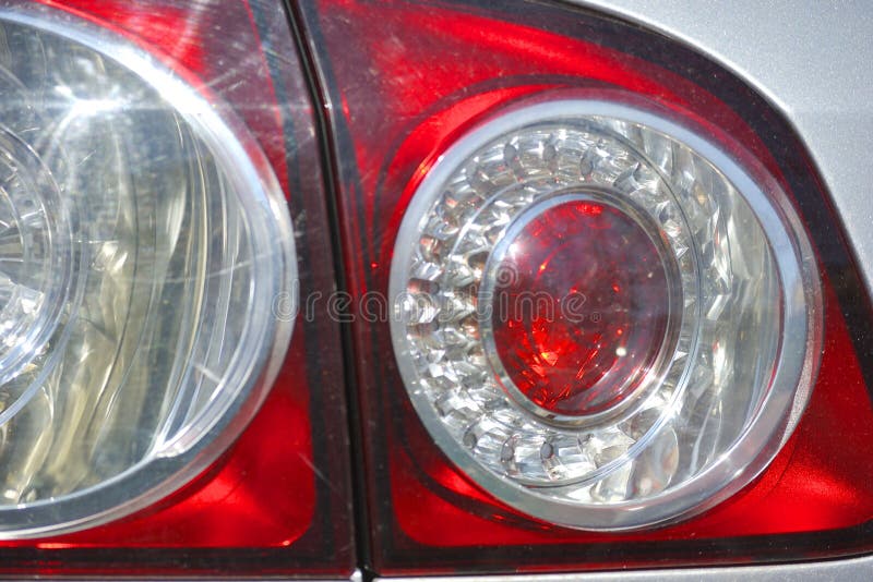 Ciérrese para arriba de contraluz del coche fotografía de archivo libre de regalías Ciérrese para arriba de contraluz del coche fotografía de archivo libre de regalías