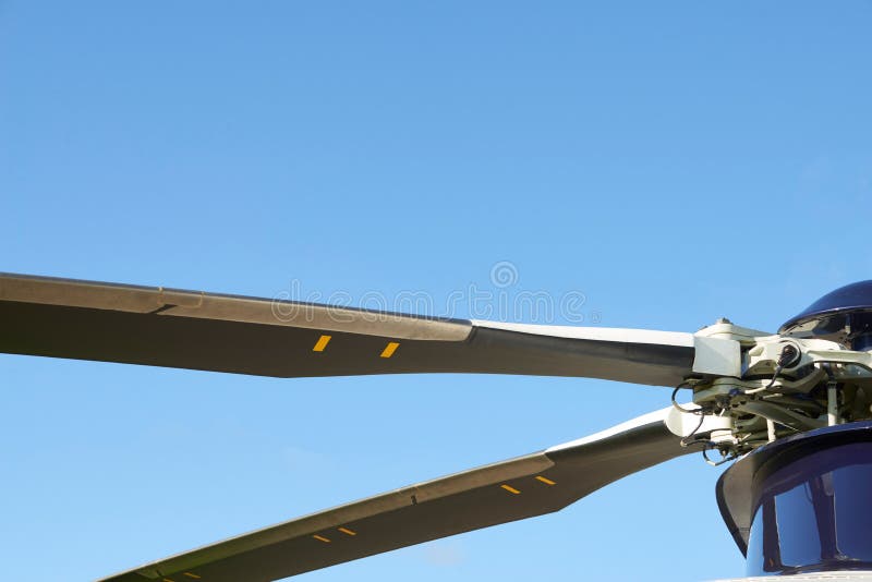 Ciérrese para arriba de las cuchillas de rotor del helicóptero imagen de archivo libre de regalías Ciérrese para arriba de las cuchillas de rotor del helicóptero imagen de archivo libre de regalías