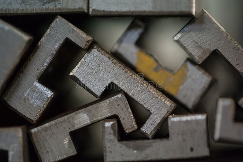 Ciérrese para arriba de placas de metal apiladas imágenes de archivo libres de regalías Ciérrese para arriba de placas de metal apiladas imágenes de archivo libres de regalías