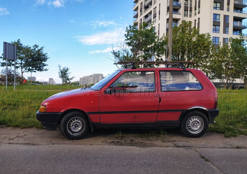 Antigo Carro Compacto Italiano Fiat Uno Fotografia Editorial