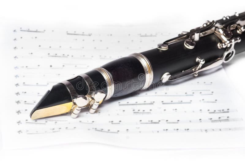 Clarinet sobre un fondo blanco