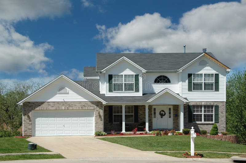 Clase Media Moderna H Americano Imagen de archivo Imagen de calzada