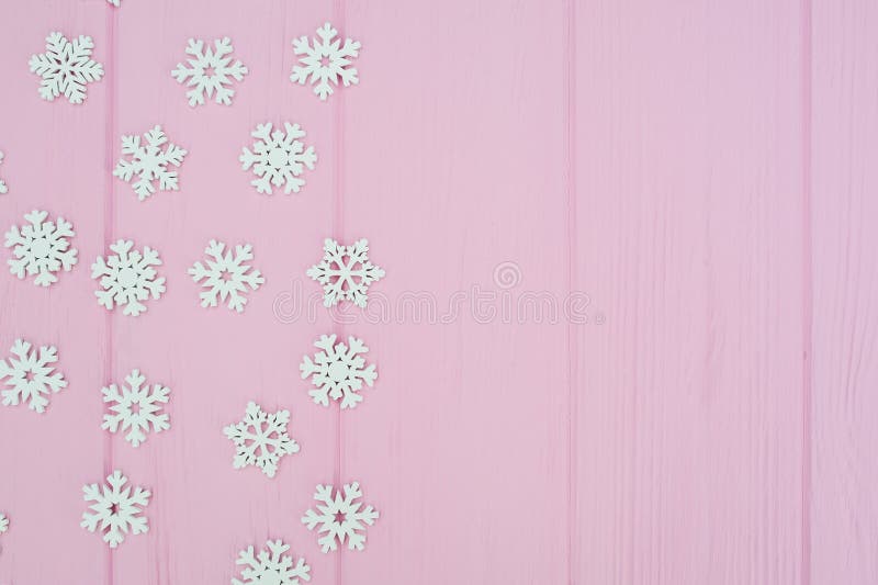 Clases De Navidad Blanca Con Flechas De Nieve En Fondo Rosa De Madera Con Lugar Para Tu Texto. Fondo De Pantalla De Navidad. Puest Imagen de archivo - Imagen de feliz, partido: Clases De Navidad Blanca Con Flechas De Nieve En Fondo Rosa De Madera Con Lugar Para Tu Texto. Fondo De Pantalla De Navidad. Puest Imagen de archivo - Imagen de feliz, partido: