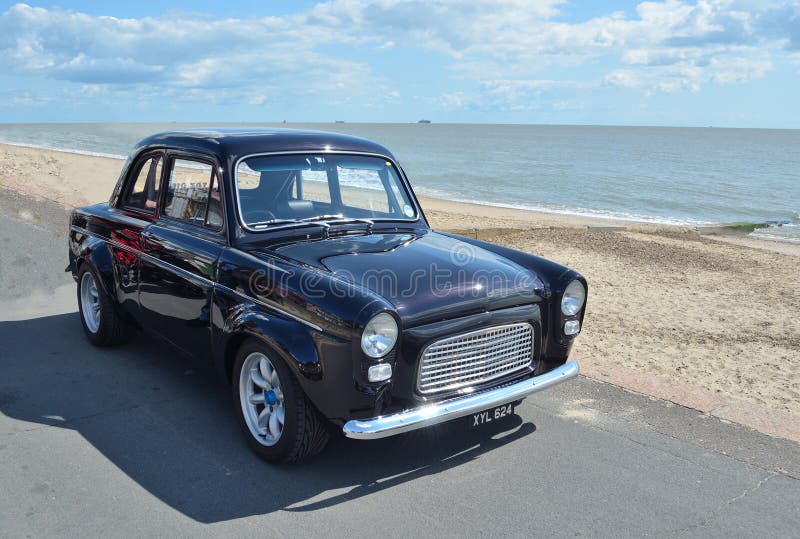 Clasic ford popular. Felixstowe suffolk anglia : 23 august 2014 : un clasic ford auto popular în raliu pe Felixstowe Seafront.