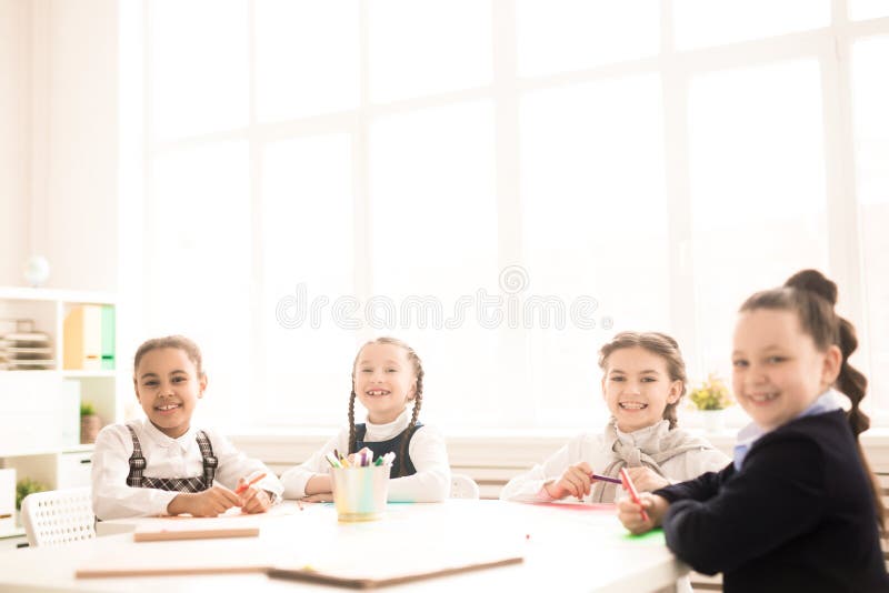 Classe di arte di ragazze immagini stock libere da diritti