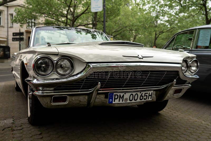 BERLIN - MAY 04, 2024: The personal luxury car Ford Thunderbird (fourth generation), 1965. Classic Days Berlin 2024. Old thunderbird stock images, royalty-free photos and pictures
