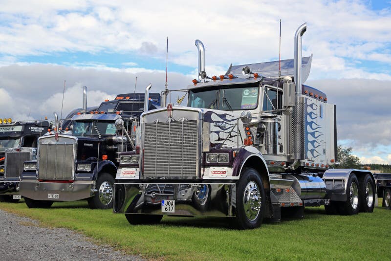 Classic Kenworth W900 Trucks in a Show royalty free stock photos Classic Kenworth W900 Trucks in a Show royalty free stock photos