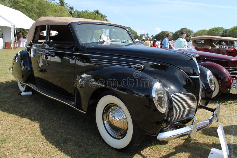 Classic American car in line up on golf course grounds. 1938 Lincoln Zephyr sedan convertible at 2014 Boca Raton concours d`elegance with people about. Boca Raton resort club, south florida. front side view. Classic American car in line up on golf course grounds. 1938 Lincoln Zephyr sedan convertible at 2014 Boca Raton concours d`elegance with people about. Boca Raton resort club, south florida. front side view