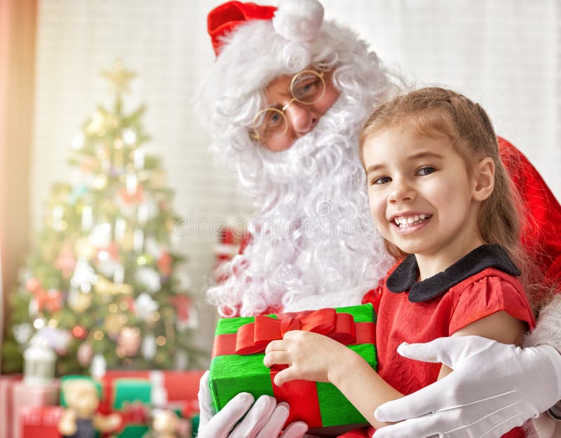 claus flicka små santa fotografering för bildbyråer claus flicka små santa fotografering för bildbyråer