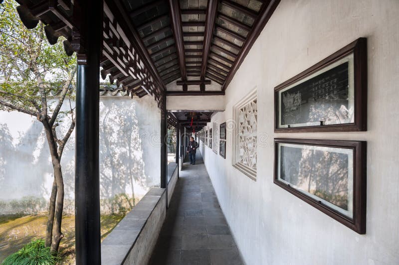 Claustro al aire libre en Lion Grove Garden, Suzhou imagen de archivo libre de regalías Claustro al aire libre en Lion Grove Garden, Suzhou imagen de archivo libre de regalías