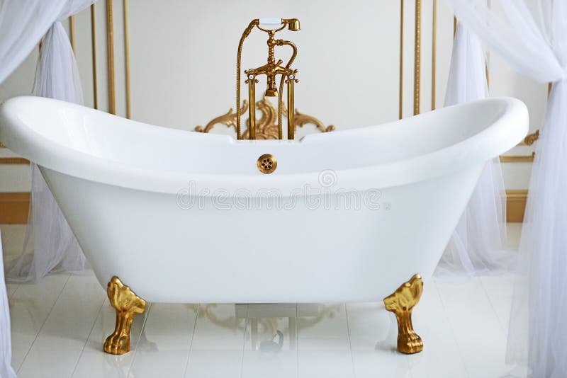 Retro Claw Foot Bathroom Tub Stock Image - Image of decor, clawfoot ...