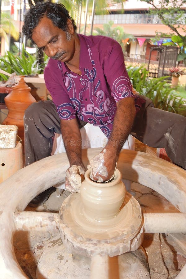 Clay Pottery Maker redaktionell bild. Bild av 141436601