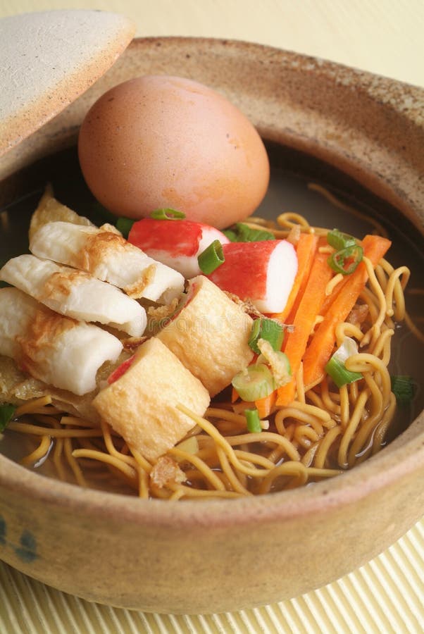 Claypot seafood noodle