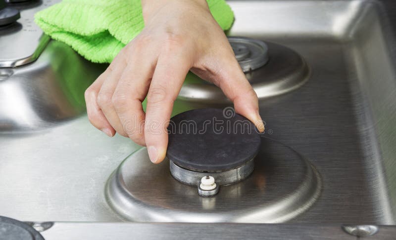 https://thumbs.dreamstime.com/b/clean-stove-top-burner-being-maintain-28522959.jpg