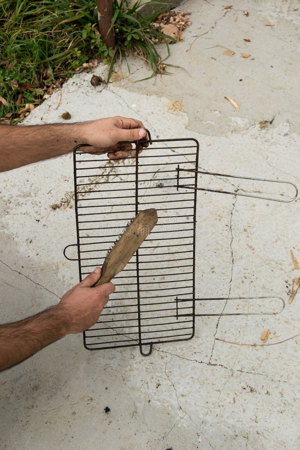 Cleaning the bbq stock image. Image of grillmarks, hands 35079957