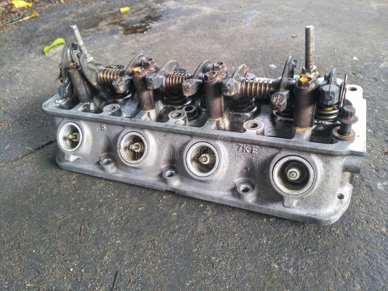 Cleaning for cylinder head stock image. Image of cylinder 111742907