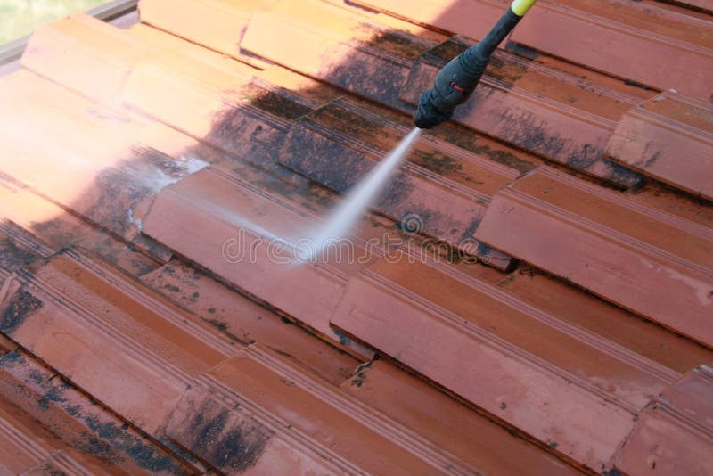 Cleaning a roof with high pressure cleaner
