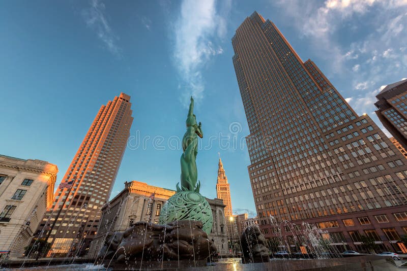 Cleveland Downtown no por do sol foto de stock royalty free Cleveland Downtown no por do sol foto de stock royalty free