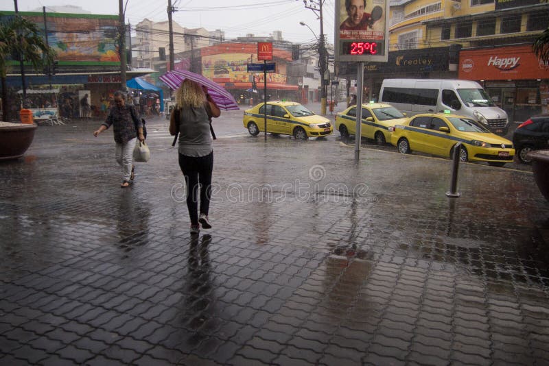 Clima: Lluvia del verano en Rio de Janeiro fotos de archivo Clima: Lluvia del verano en Rio de Janeiro fotos de archivo