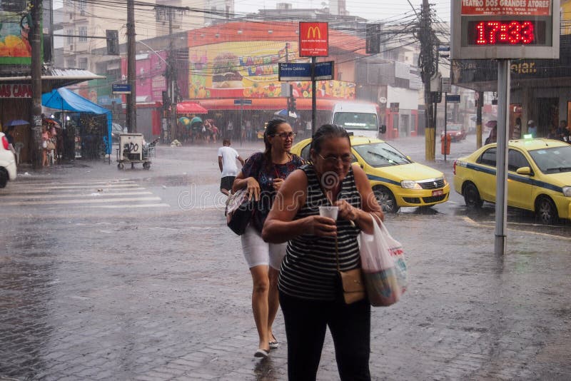 Clima: Lluvia del verano en Rio de Janeiro fotos de archivo Clima: Lluvia del verano en Rio de Janeiro fotos de archivo