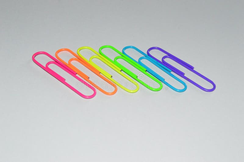 Clips de papel: Bandera del arco iris de LGBT fotografía de archivo Clips de papel: Bandera del arco iris de LGBT fotografía de archivo
